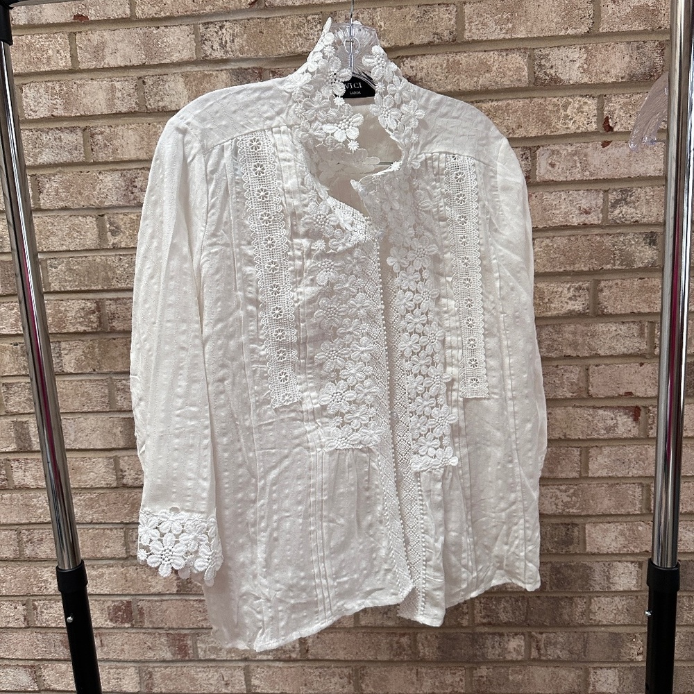 Vici White Embroidered Lace-Trim Blouse